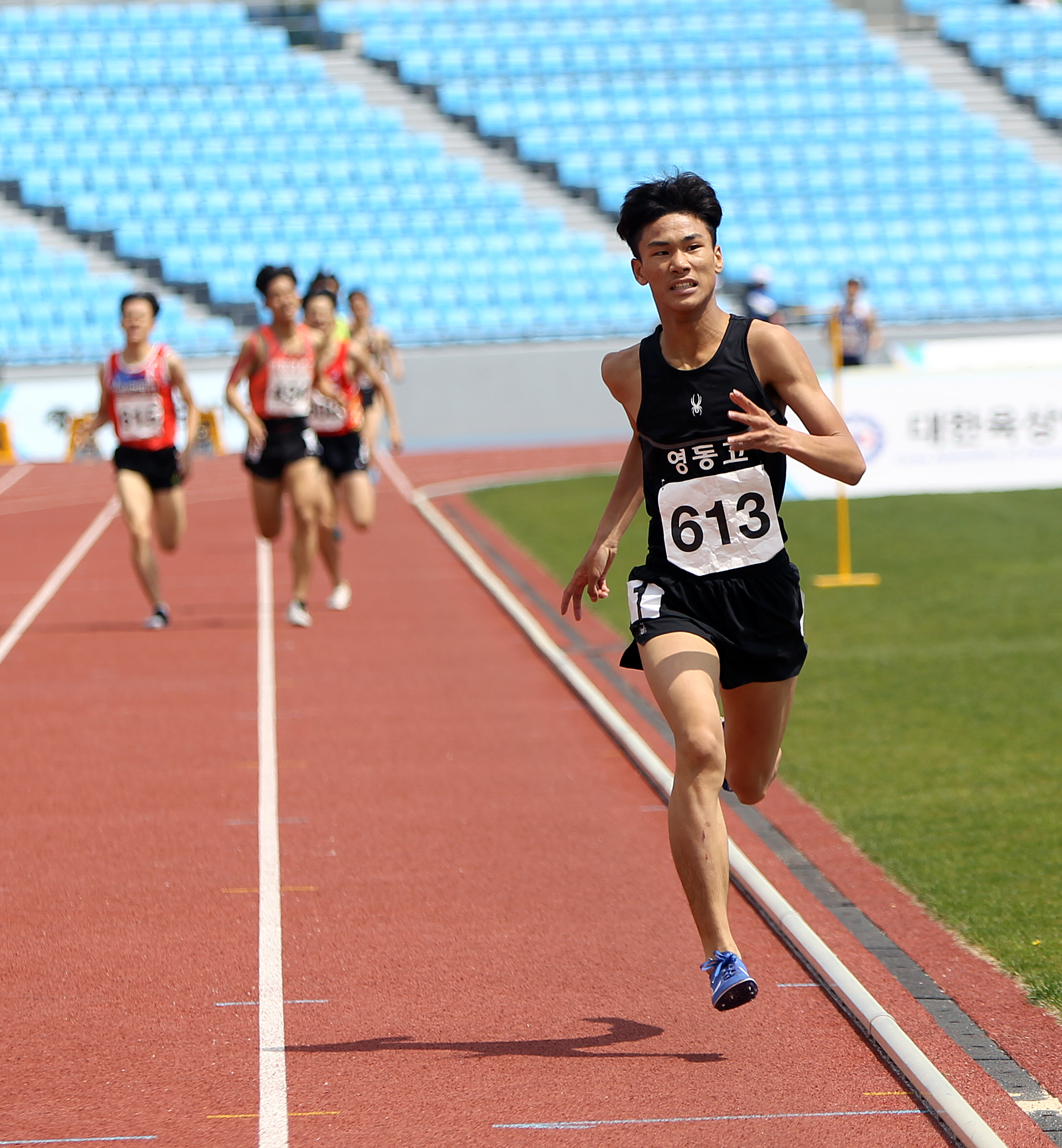 ³²ÀÚ 1500m ·¹À̽º¿¡¼ ¿ªÁÖÇÏ´Â ÀÌÀç¿õ