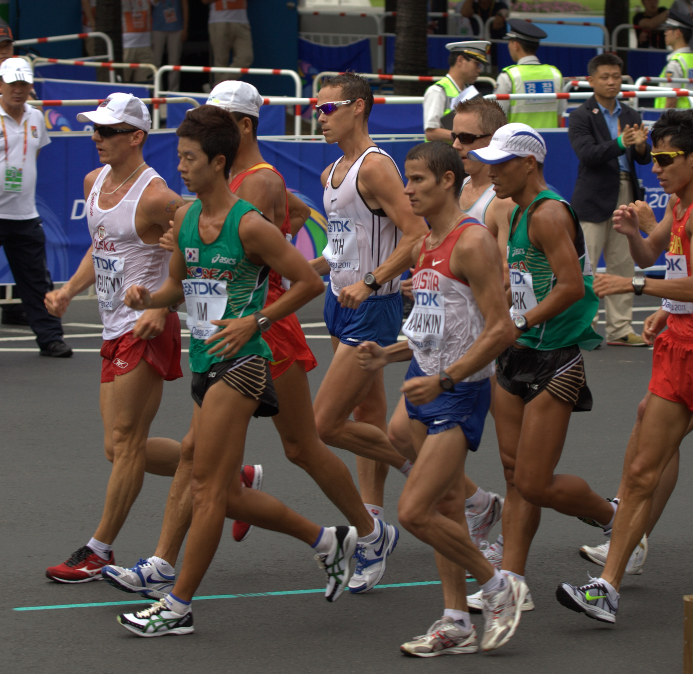 2011 ´ë±¸¼¼°èÀ°»ó¼±¼ö±Ç´ëȸ ³²ÀÚ 20km °æº¸¿¡¼ ¿ªÁÖÇÏ´Â ¡®±èÇö¼·¡¯